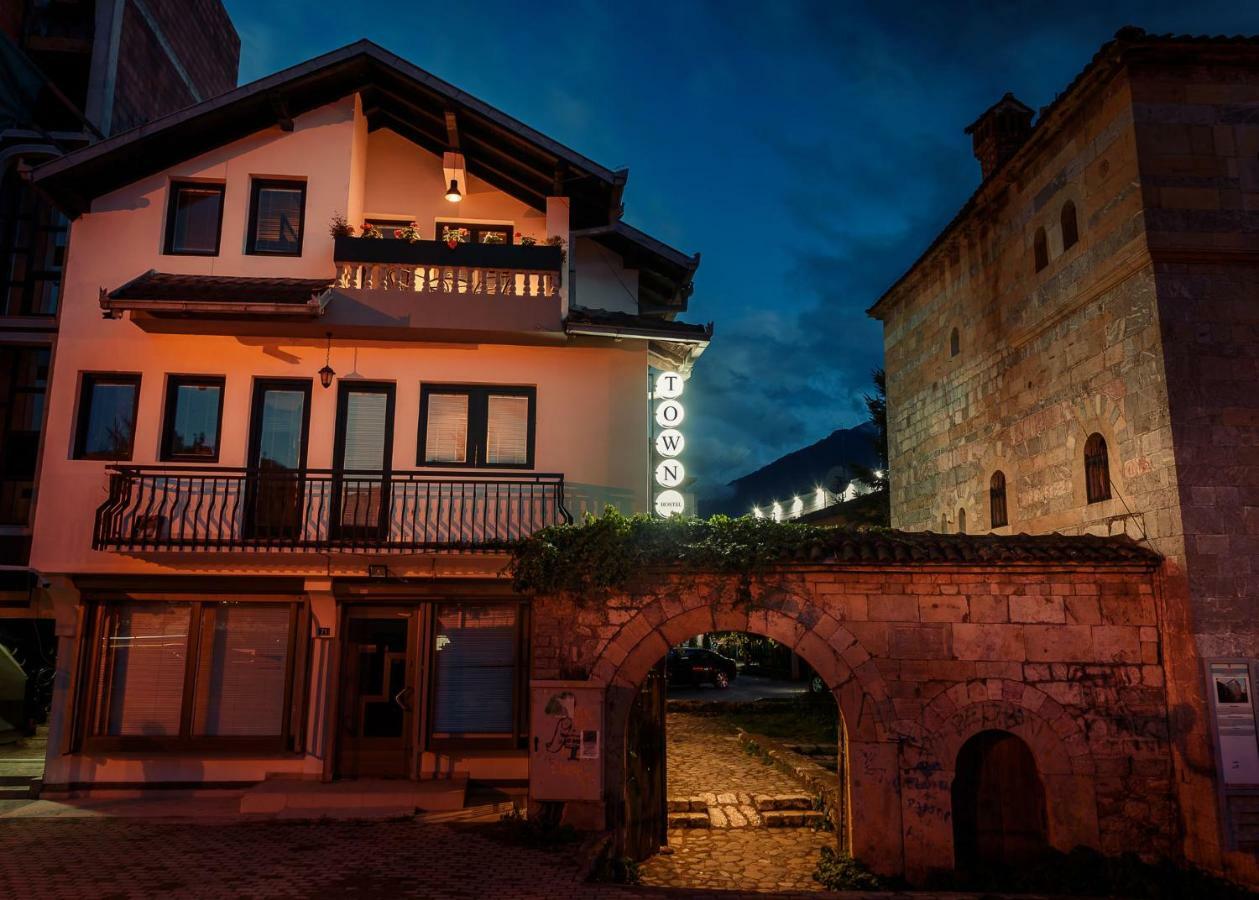 Town Hostel Peje Exterior photo